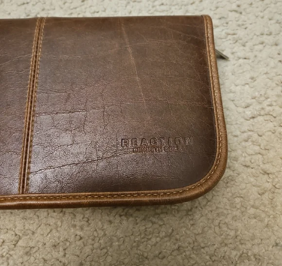 Kenneth Cole Reaction CD & DVD Holder | Leather Disc Case - Picture 2 of 7